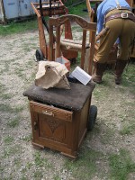 /album/fotogalerie-20-24-cervence-2011-9-mistrovstci-cr-aws-v-cas-/stylovy-dobovy-vozik-na-zbrane-jpg/